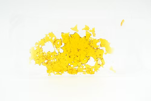 Shatter THCA Concentrate – Glass-Like Texture, Clean Flavor & Potent Dabs